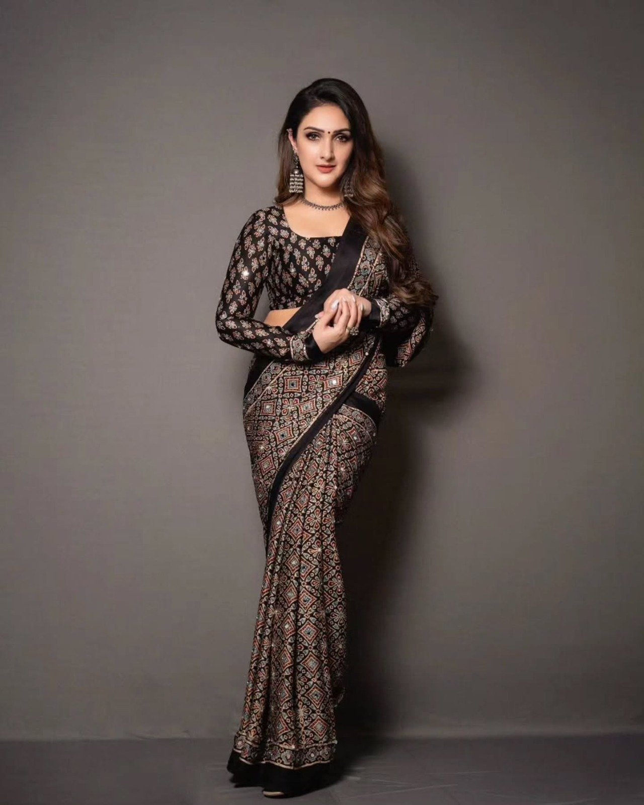 BLACK SAREE 1 SAREE - Image 1